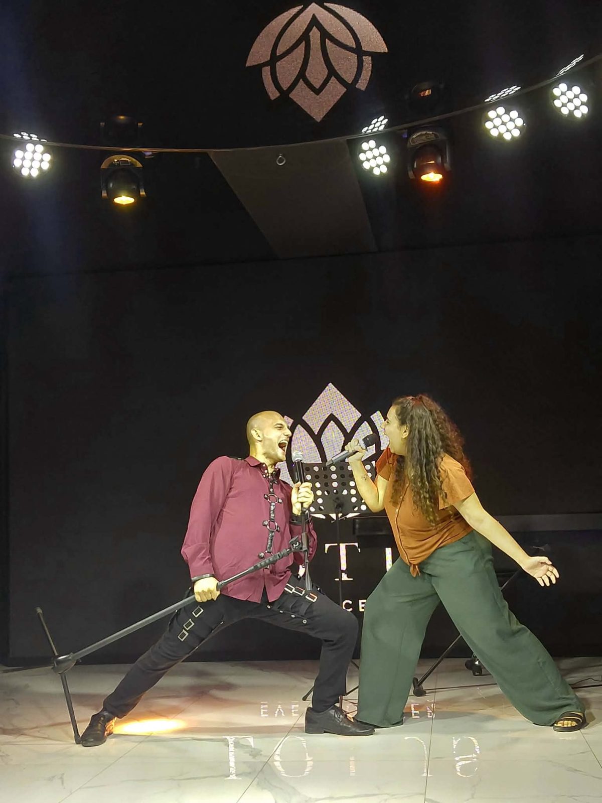 Давид Асенов пее в Lotus Event Center